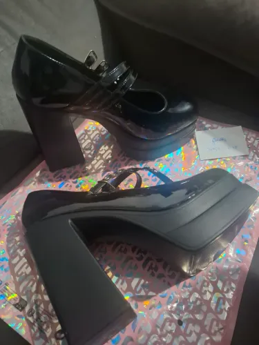 Salto alto preto shein