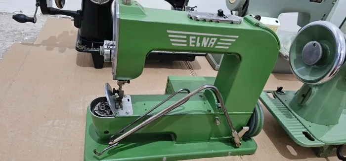máquina de costura ELNA