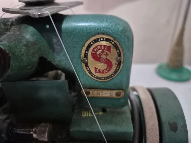 Overlock singer com mesa