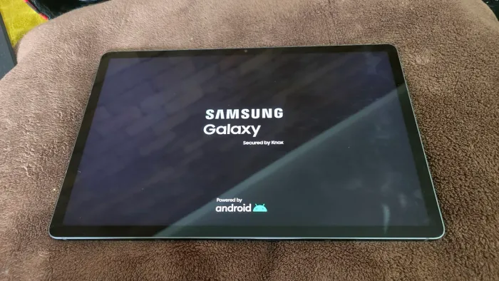Samsung Tab S9 FE + com capa teclado