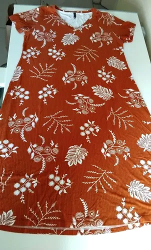 Vestido midi moda evangélica tamanho (g) novinho decote v estampa floral