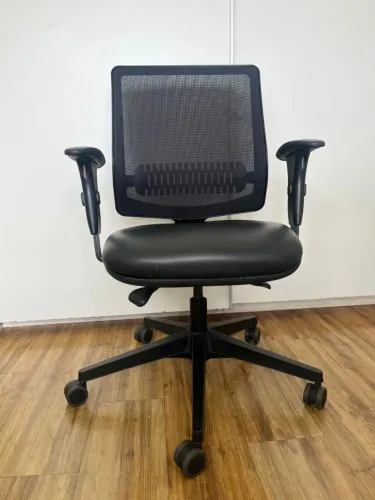 Cadeira ergonômica preta FlexForm