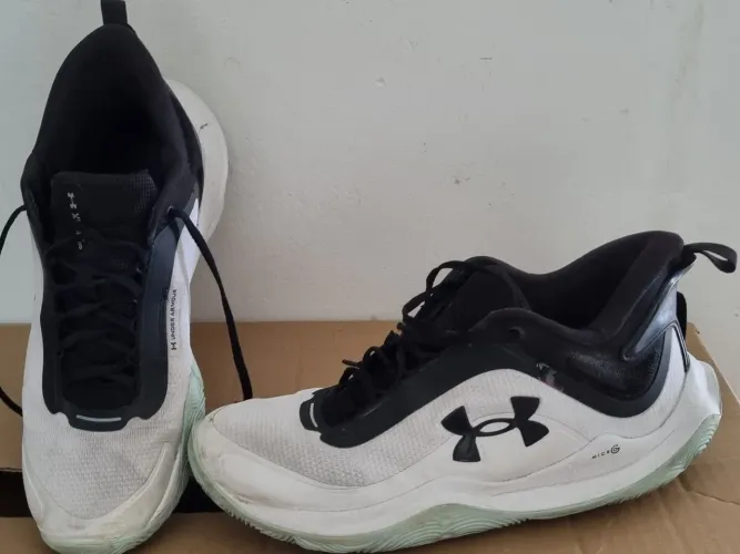 Tênis de basquete Under Armour Swish