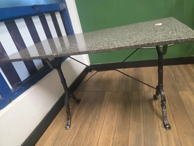 Mesa granito