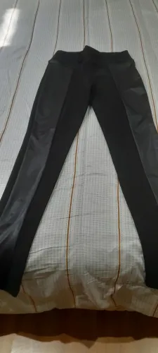Calça  legging com detalhe cirre