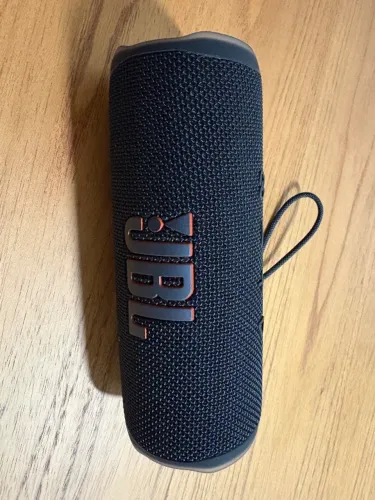 Caixa de som JBL Flip 6 usada