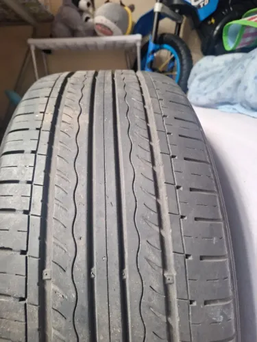 02 pneus 225/50/R17, cerca de 10 mil rodados