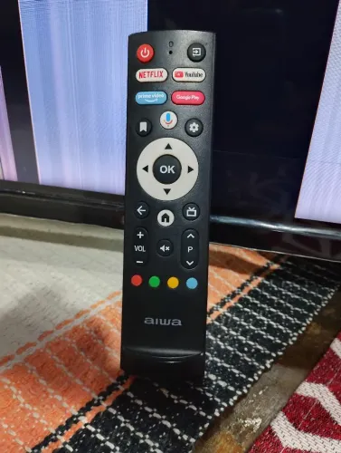 TV AIWA 32" Smart wi-fi controle remoto original !! LEIAM tela trincada