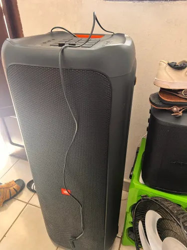 Caixa de som JBL PARTY BOX 1000 uma explosão de som