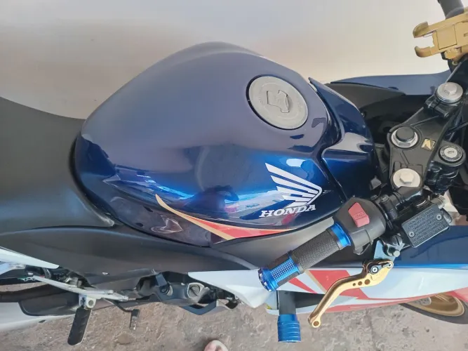 Vendo Moto CBR 250 ANO 2012 27 mil km rodado moto quase nova de garagem