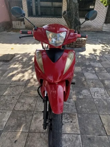 Vendo uma cinquentinha da marca jet 191988 quilômetro Rodado preço 7ooo