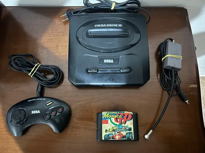 Mega Drive 3 com entrada pra Sega CD 