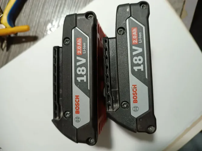 2 baterias Bosh 18V 2Ah pouco usado e carregador