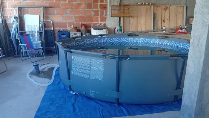 Vendo piscina 4.600 litros R$ 950