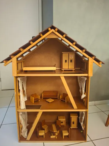 Casa de boneca (madeira)