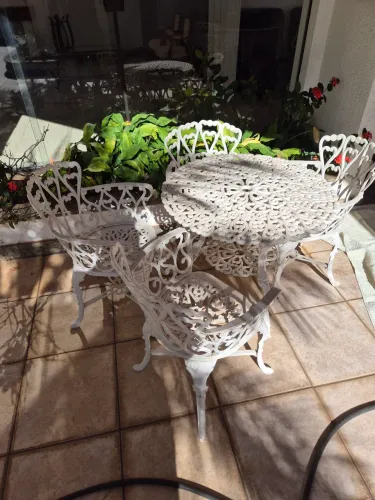 Mesa com 4 cadeiras