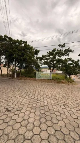 Terreno plano esquina à venda com ótima localização em Cruzeiro, SP - 235,00m²