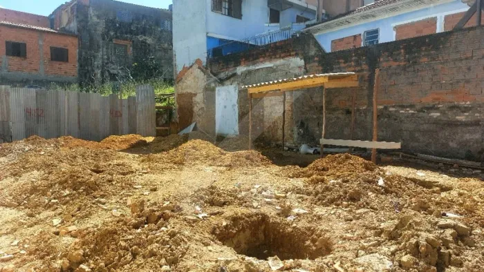 Terreno na Vila Medeiros, 187m2, Confira !