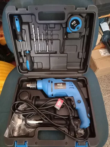Furadeira 220V com maleta e kit utilitário