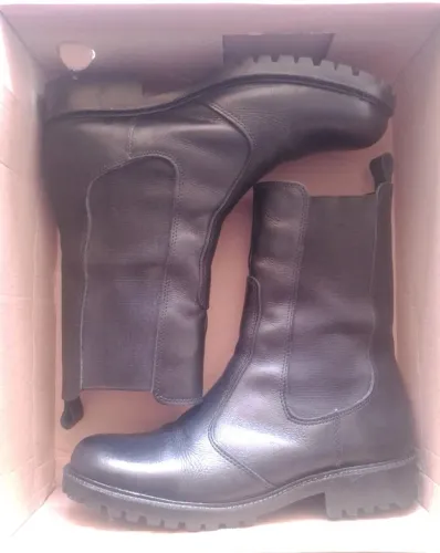 Bota Coturno Chelsea em couro tam39