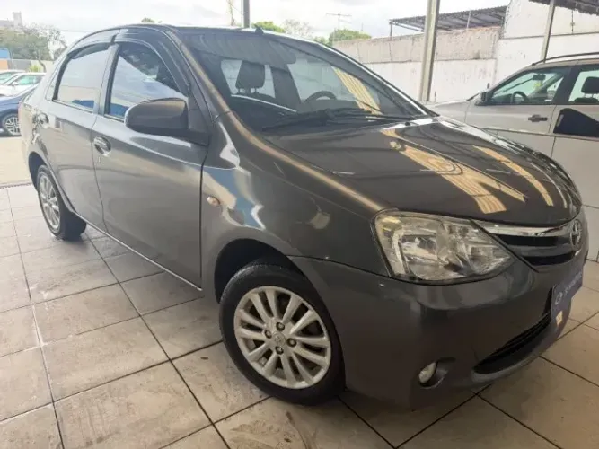 Toyota Etios XLS Sedan 1.5 Flex 16V 4P Mec. 2014