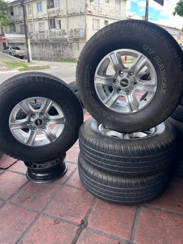 Jogo de rodas 16 (S10) com pneus seminovos 