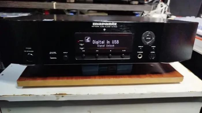 MARANTZ NA7004 Network Audio Streamer / DAC / DAB+ FM AM Tuner