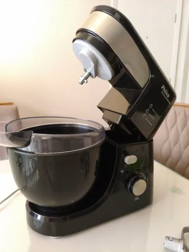 batedeira planetária Philco PHP500 Turbo. 
