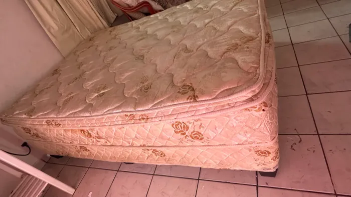 Cama de casal Box c/ molas