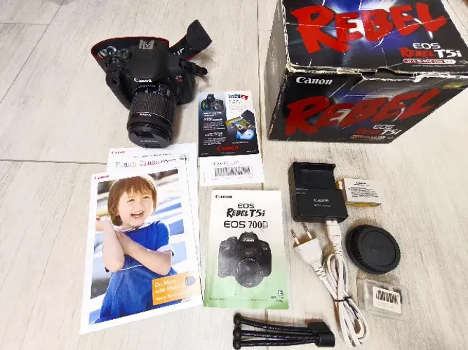 Canon EOS Rebel T5i 700D + Lente 18-55mm STM + Kit Completo | Made in Japan