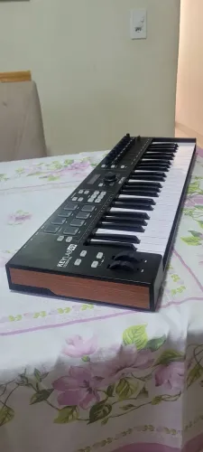 Controlador Arturia Keylab 49 teclas preto