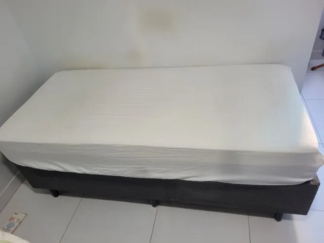 Vendo Cama Box Usada, porém muito preservada