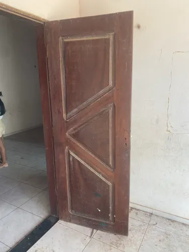 Vendo porta de madeira