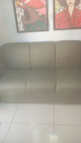 sofá bem conservado