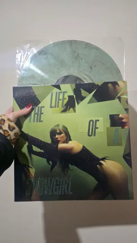 The life of a showgirl- Shinybug green