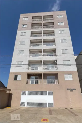 Apartamento para alugar com 2 quartos, sendo 1 suíte, no condomínio Edificio Cláudia, Inda