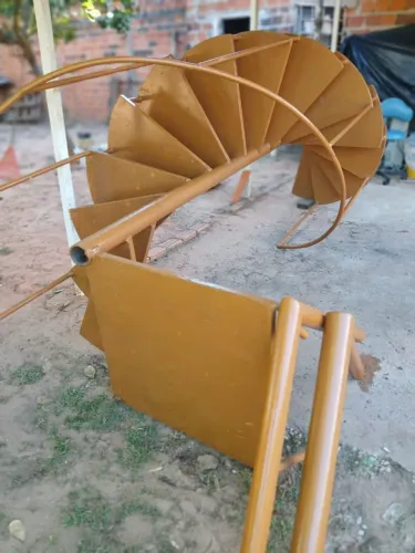 Escada tipo parafuso