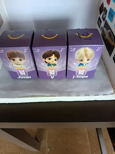 3 bonecos bts McDonald's V, Jimin e J-hope 