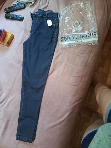 Roupas novas na etiqueta, de qualidade 