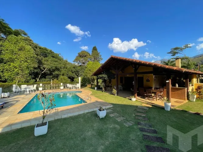 terreno suave e casa acolhedora