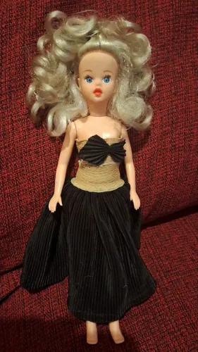 Belíssima e Antiga boneca