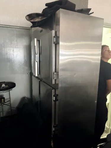 Refrigerador industrial 4 portas inox
