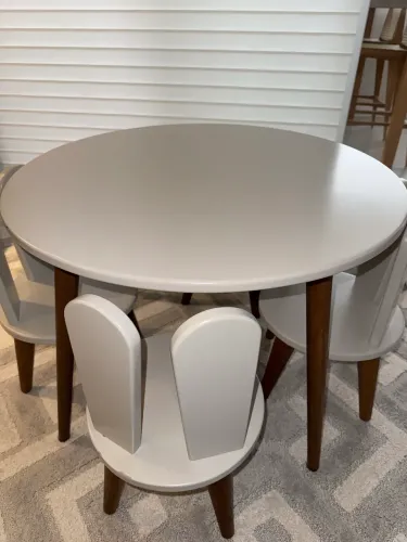Conjunto de mesa infantil + cadeiras orelha de coelho
