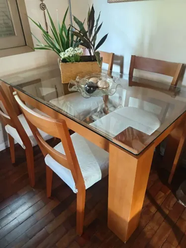 Mesa com 4 cadeiras