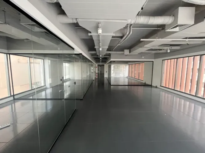 Sala comercial na Rua Alvorada, 1151 - Conjunto 31 340 m²