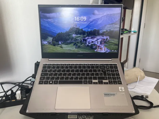 Notebook Samsung Book E30