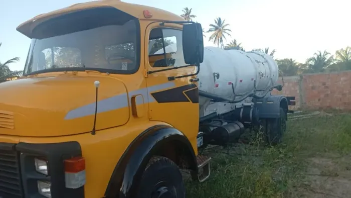 Caminhão limpa fossa