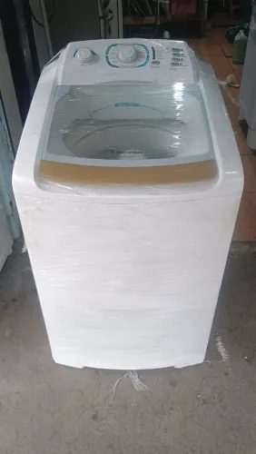 Máquina de lavar Electrolux 10.0 kg semi-nova