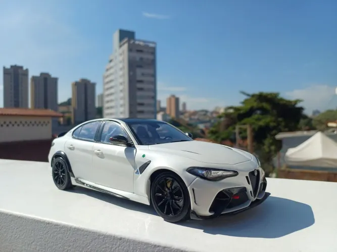 Alfa Romeu Giulia 1/18