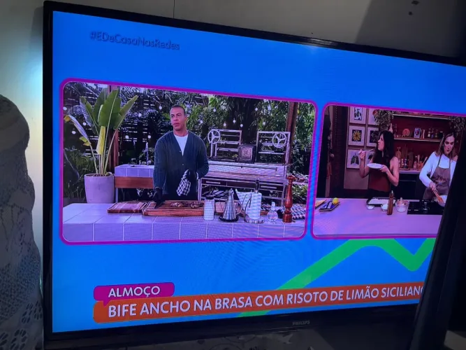 vendo tv smart ambilight de 42 polegadas